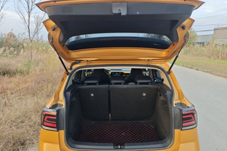 大众 途铠 2019款 280TSI DSG舒适版机舱底盘23