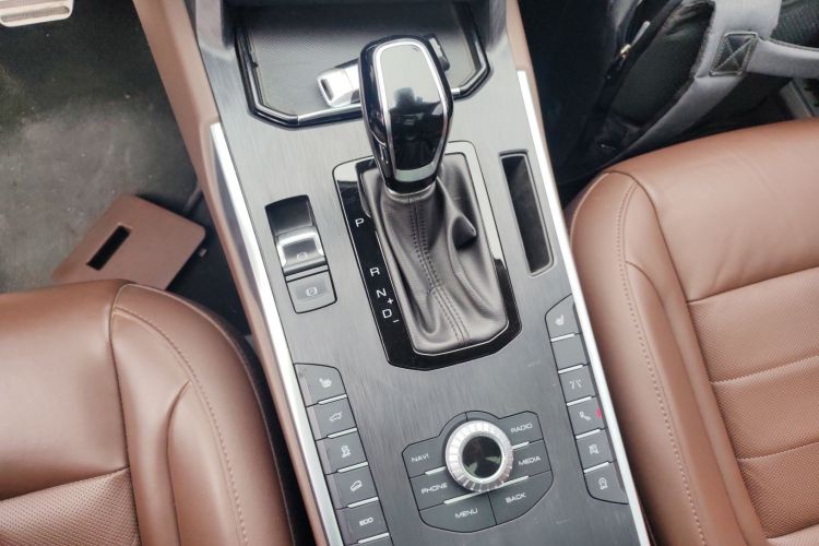 魏牌 VV7 2017款 2.0T 超豪型中控内饰18