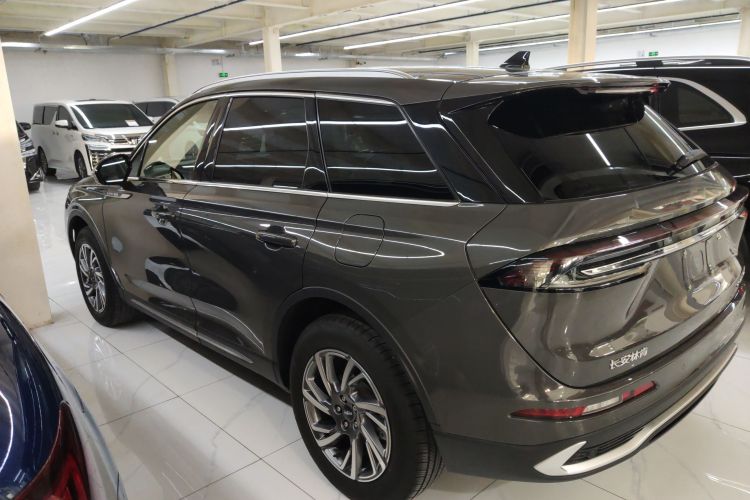 林肯 冒险家 2023款 2.0T 两驱尊享版车身外观4