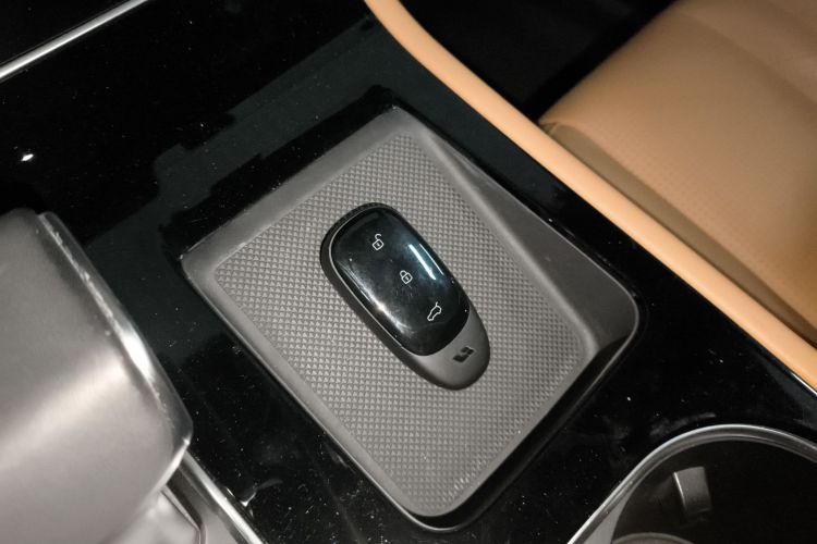 理想汽车 理想ONE 2020款 增程6座版中控内饰7001