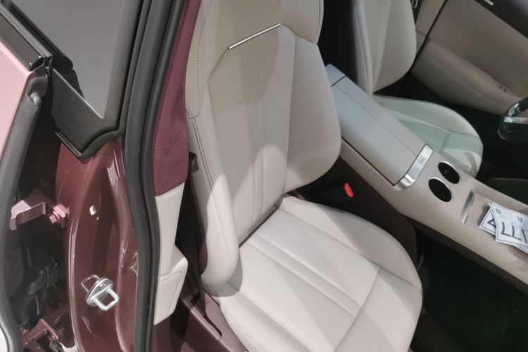 小米汽车 小米YU7 2025款 超长续航高性能四驱Max版局部细节41