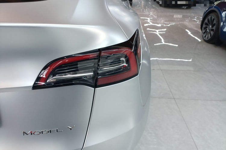特斯拉 Model Y 2022款 改款 后轮驱动版车身外观9