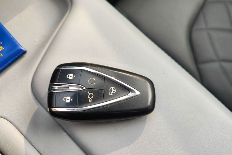 长安UNI-Z新能源 2024款 蓝鲸智电iDD 125km 卓越型中控内饰7001