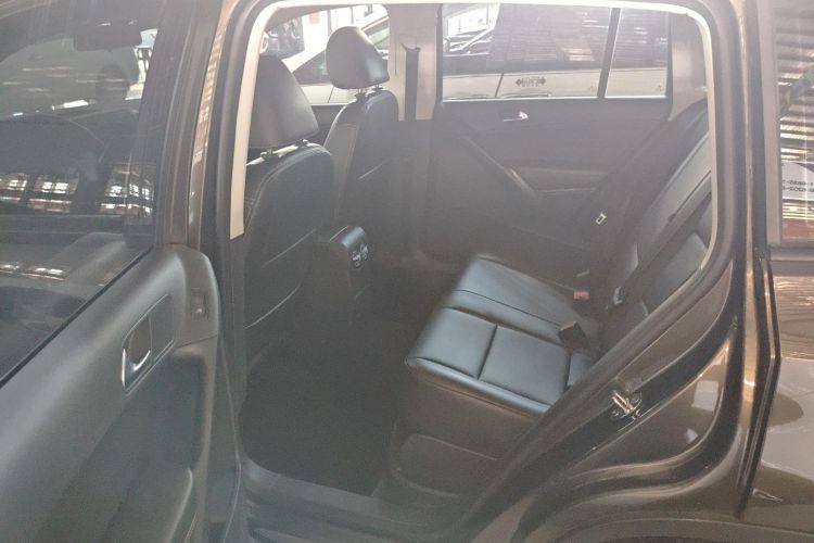 大众 途观 2017款 300TSI 自动两驱丝绸之路风尚版中控内饰7004