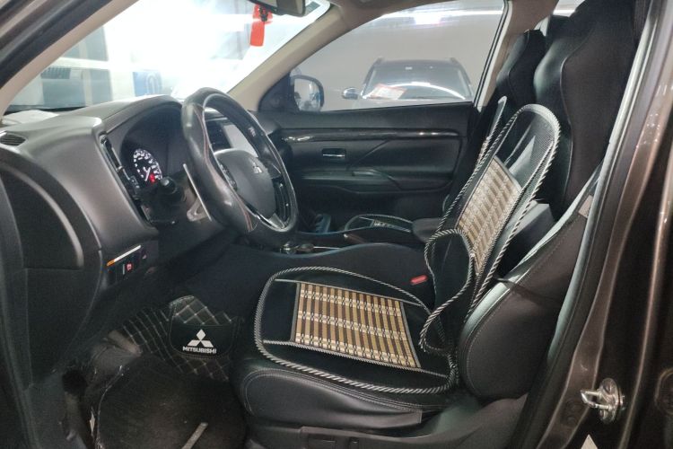 三菱 欧蓝德 2016款 2.4L 四驱精英版 5座中控内饰19