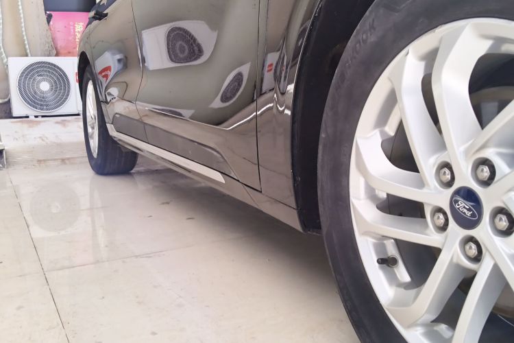 福特 蒙迪欧 2023款 EcoBoost 180 舒雅型局部细节9001