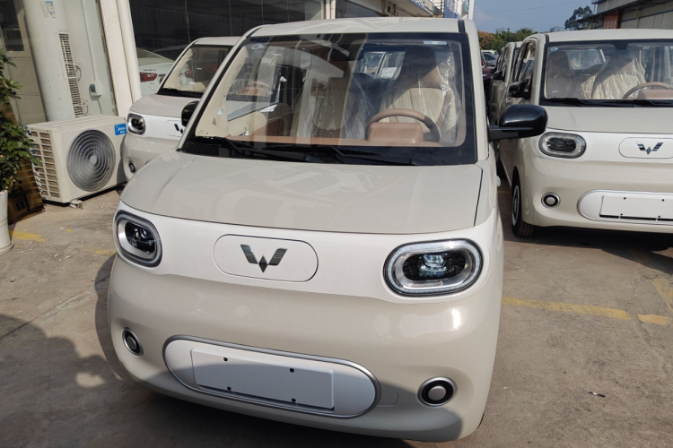 五菱汽车 宏光MINIEV 2024款 第三代 215km 青春版车身外观2