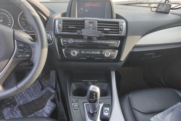 宝马1系(进口) 2016款 118i 领先型中控内饰16