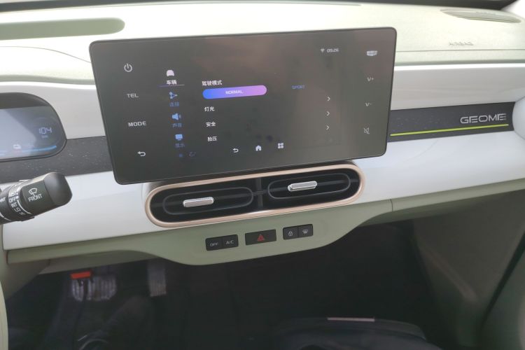 吉利银河 2025款 210km 熊猫骑士中控内饰16