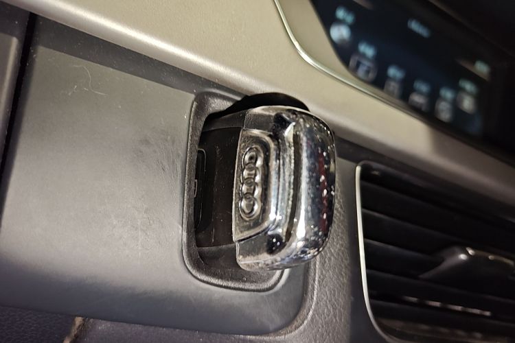 奥迪A4L 2015款 35 TFSI 自动标准型中控内饰7001