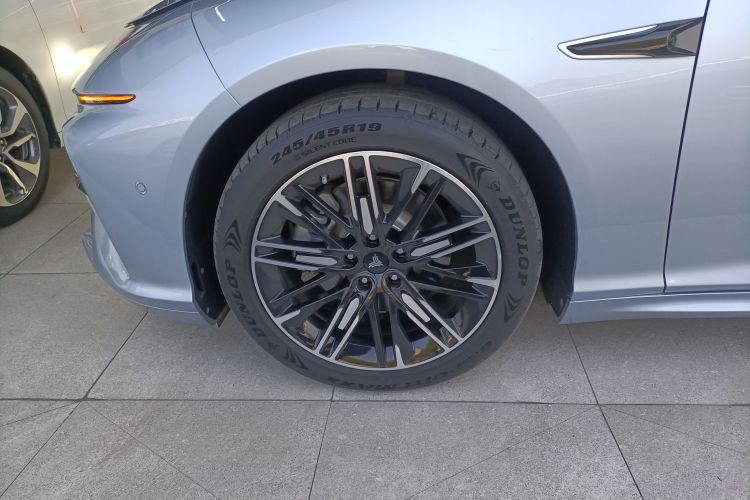 哪吒汽车 哪吒S 2022款 增程版 1160km 后驱小版车身外观6007