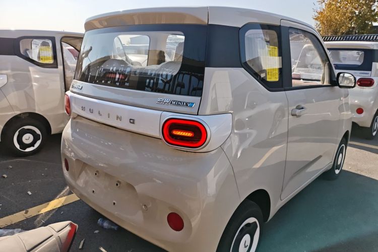 五菱汽车 宏光MINIEV 2024款 第三代 215km 青春版车身外观7