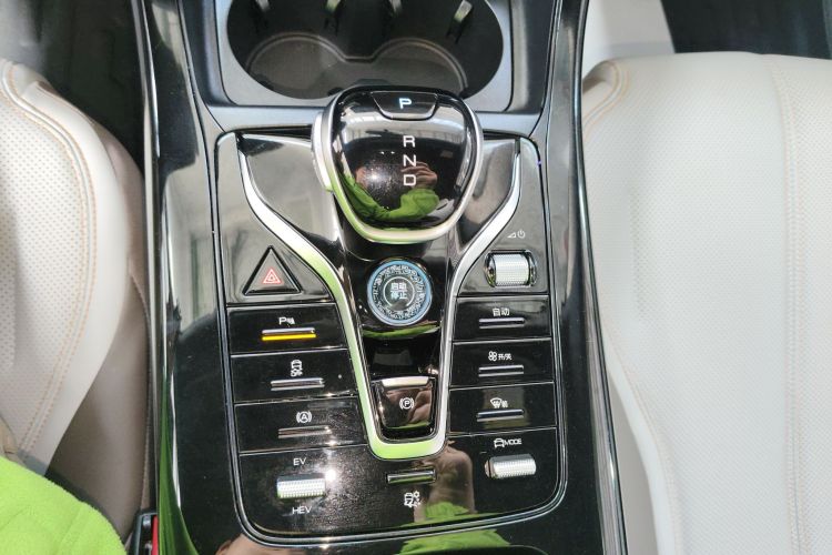 比亚迪 秦PLUS 2024款 荣耀版 DM-i 55KM领先型中控内饰18