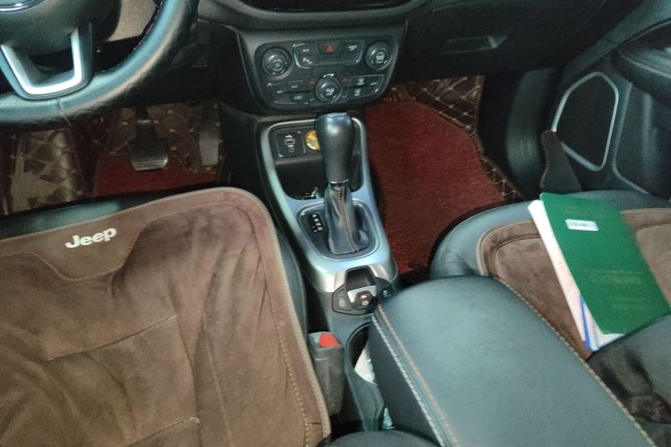 Jeep 指南者 2017款 200T 自动家享版中控内饰18