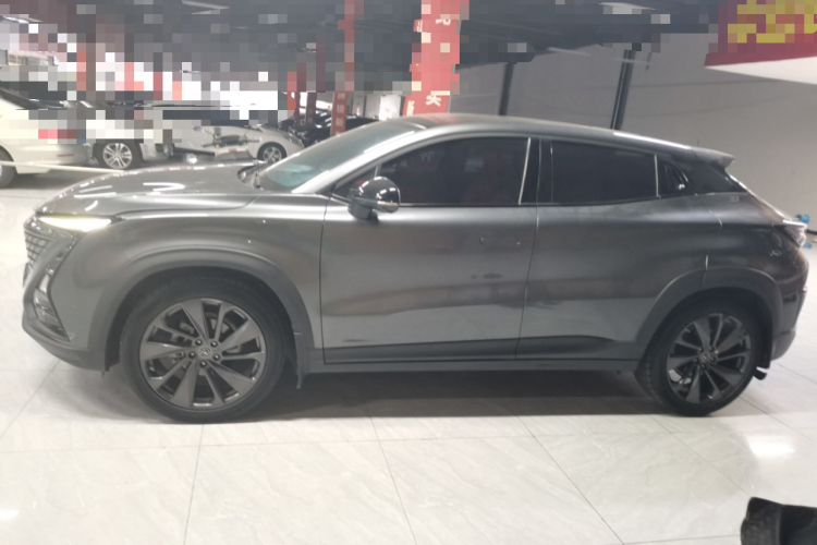 长安UNI-T 2020款 1.5T 尊贵型车身外观4