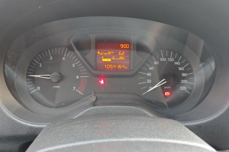 雪铁龙 爱丽舍 2014款 1.6L 手动时尚型中控内饰14