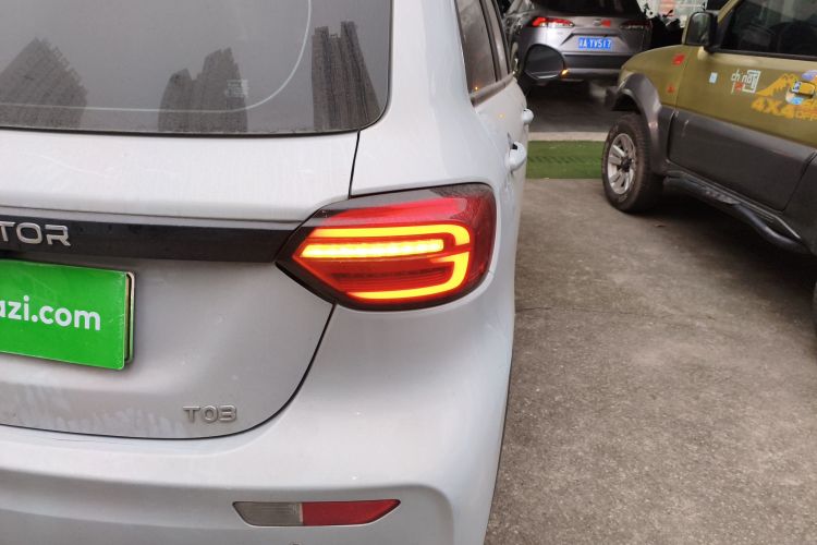 零跑汽车 零跑T03 2023款 310轻享版车身外观9