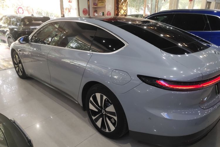 蔚来ET7 2022款 75kWh车身外观4