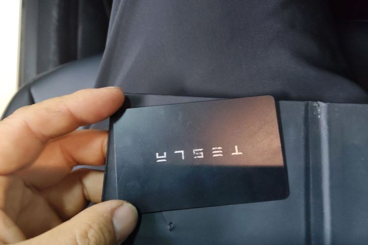 特斯拉 Model Y 2023款 长续航全轮驱动版中控内饰7001