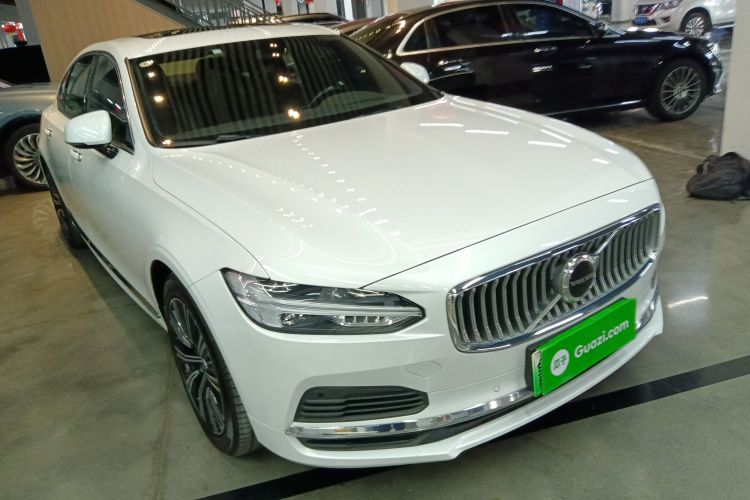 沃尔沃S90新能源 2022款 T8 E驱混动 智逸豪华版车身外观3