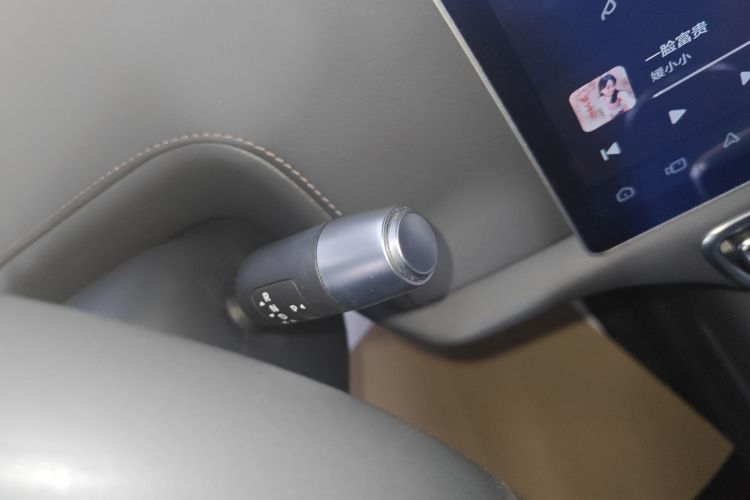 理想汽车 理想L8 2023款 Air中控内饰18