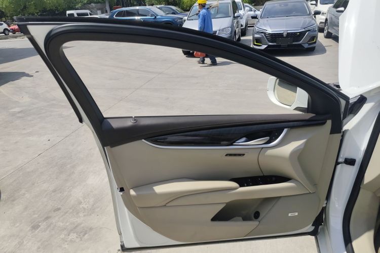 凯迪拉克XTS 2014款 28T 铂金版中控内饰7007