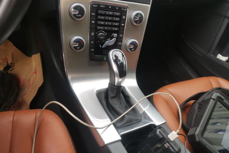 沃尔沃S60 2017款 S60L T4 智远版中控内饰18