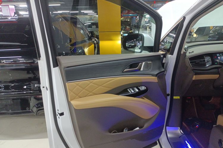 腾势D9 2022款 EV 600 四驱旗舰型中控内饰7007