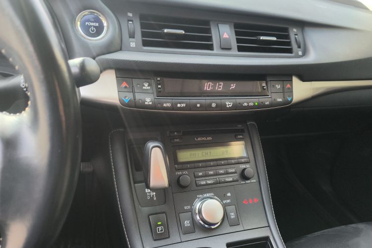 雷克萨斯CT 2017款 CT200h 精英版 单色 国V中控内饰16