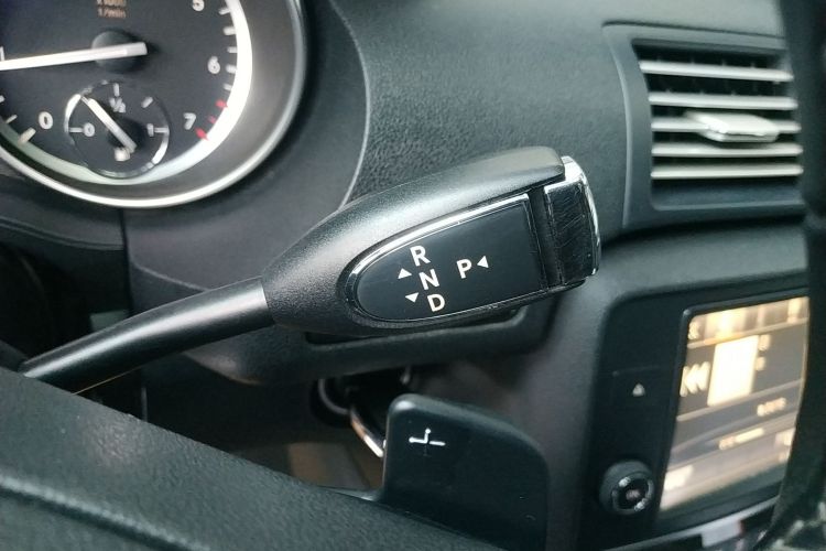 奔驰R级 2017款 R 320 4MATIC 商务型臻藏版局部细节18