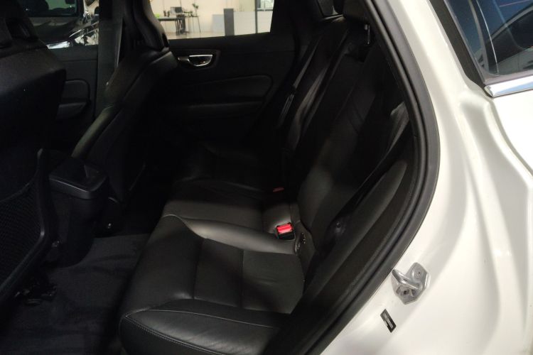 沃尔沃XC60 2022款 B5 四驱智逸豪华版中控内饰21