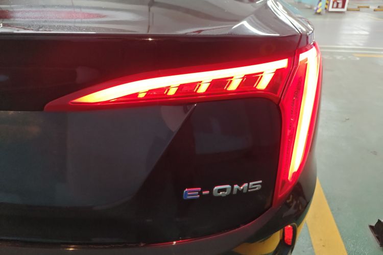 红旗E-QM5 2023款 改款 基础出行版车身外观9