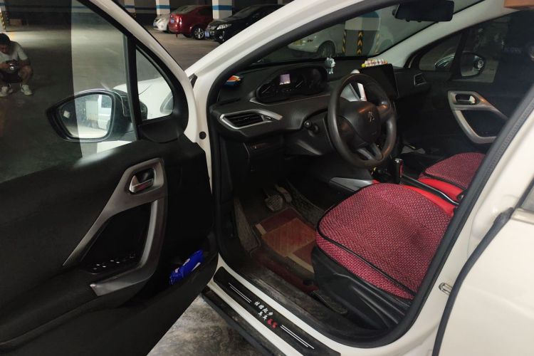 标致2008 2015款 1.6L 自动玩酷版中控内饰7003