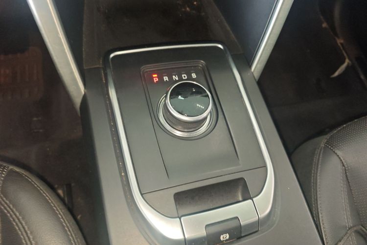 路虎 发现神行 2017款 2.0T SE中控内饰18