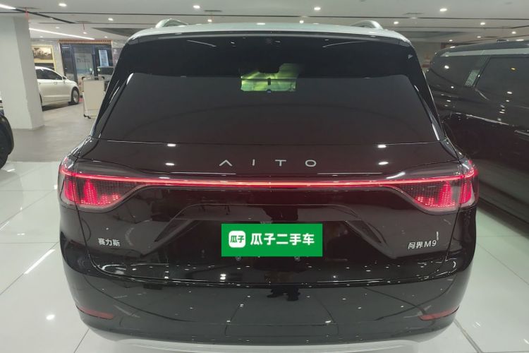 鸿蒙智行 问界M9 2024款 增程 Max版 52kWh 6座版车身外观6004