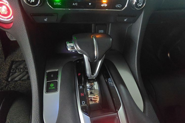 本田 冠道 2017款 240TURBO 两驱尊享版中控内饰18