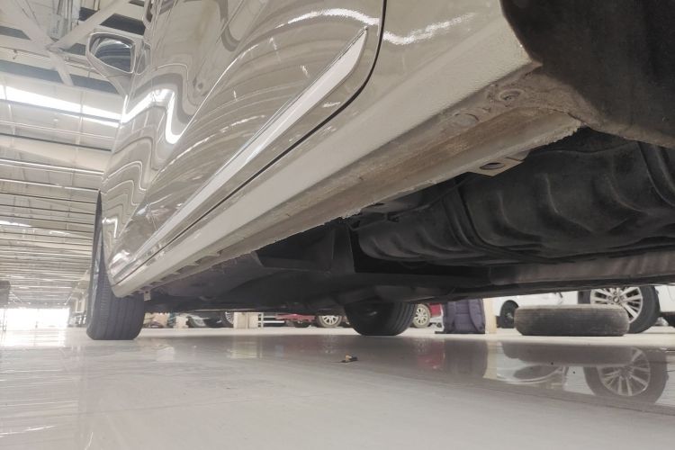 别克GL8 2023款 ES陆尊 舒适型机舱底盘30