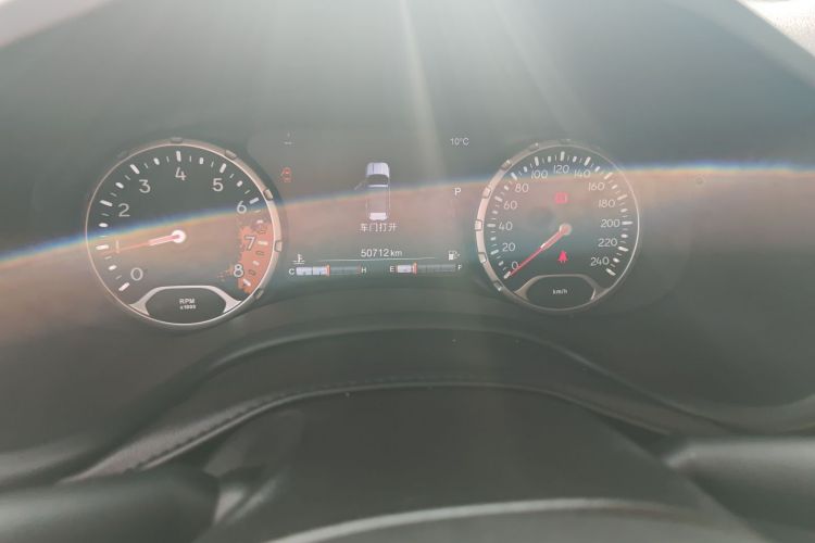 Jeep 自由侠 2017款  180TS 自动四驱全能敞篷版中控内饰15