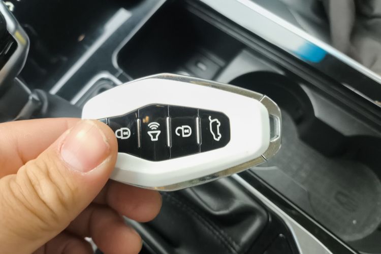 捷途X90 2020款 1.6T DCT影御版 6座中控内饰11