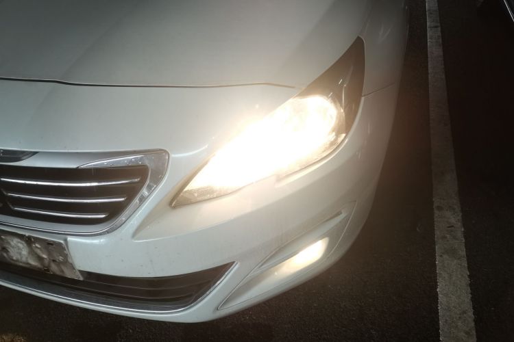 标致408 2018款 改款 350THP 自动豪华版局部细节36