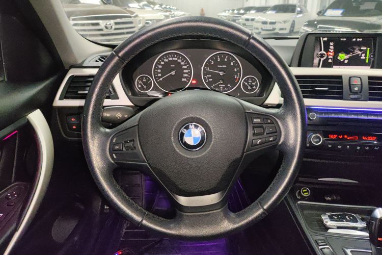 宝马3系 2014款 320Li 时尚型中控内饰13