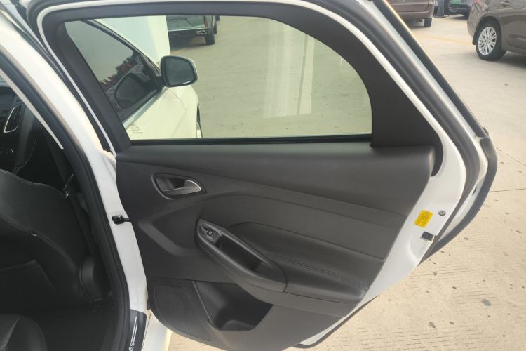 福特 福克斯 2020款 两厢经典 1.5L 自动风尚型中控内饰7006