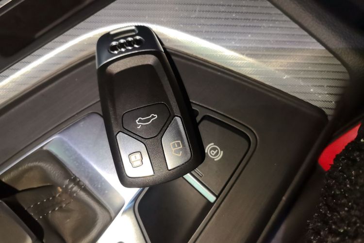 奥迪A4L 2018款 30周年年型 40 TFSI 时尚型中控内饰11