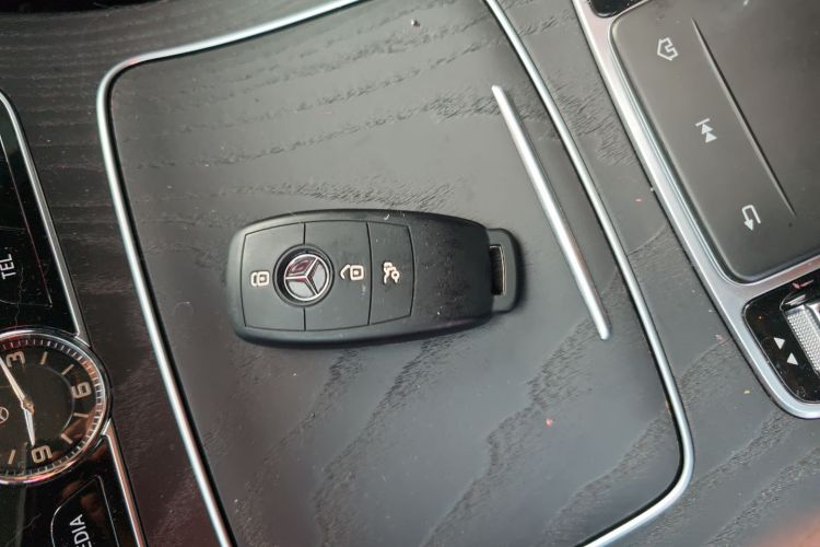 奔驰E级 2020款 E 260 L 运动型中控内饰7001