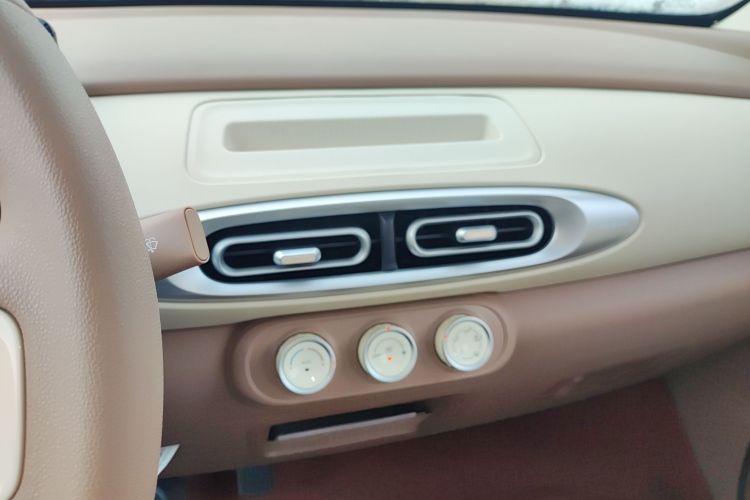 五菱汽车 宏光MINIEV 2025款 四门版 进阶款中控内饰16