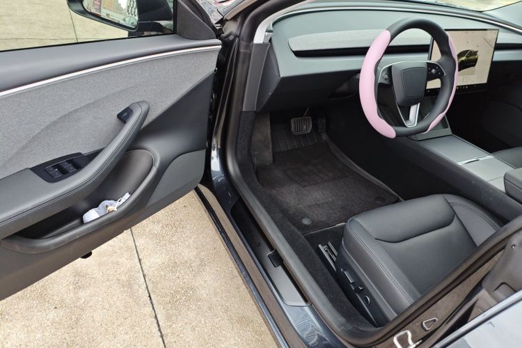 特斯拉 Model 3 2023款 后轮驱动版中控内饰20