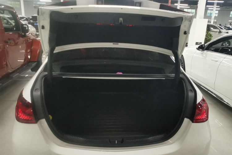 奔驰C级 2023款 改款 C 200 L 运动版机舱底盘23