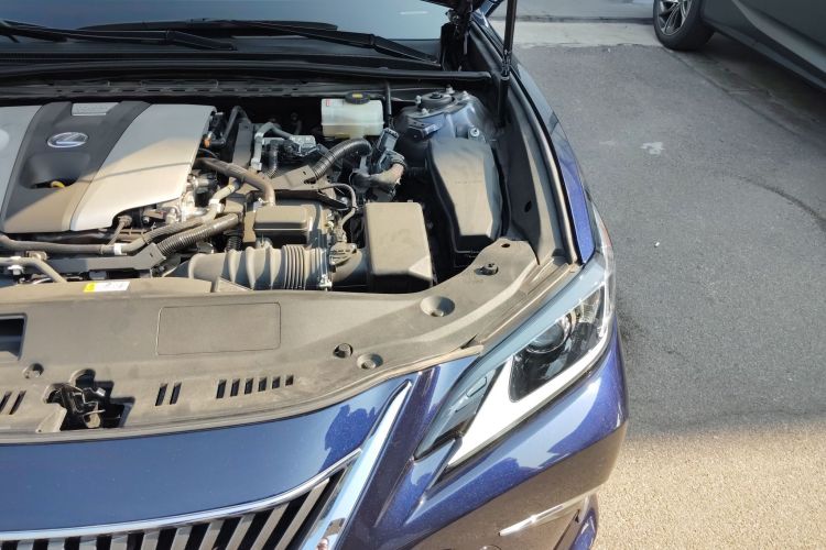 雷克萨斯ES 2020款 300h 卓越版机舱底盘26