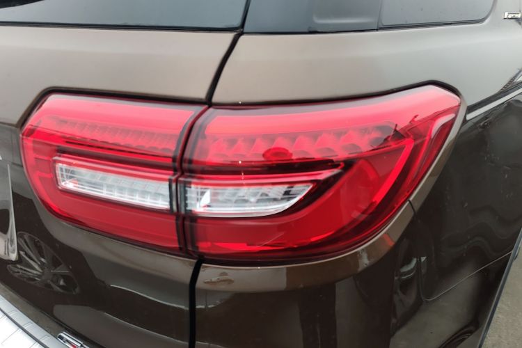 长安CS95 2017款 2.0T 两驱智拓版车身外观9