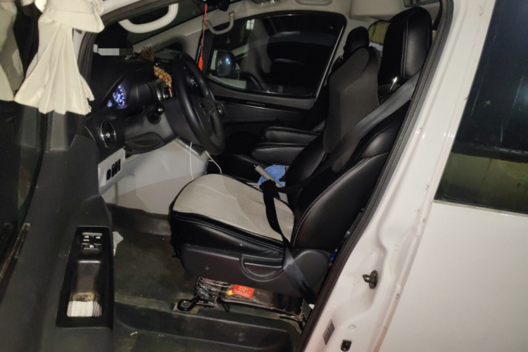 江淮瑞风 瑞风M3 2019款 PLUS 宜家版 1.8L 豪华型 9座中控内饰20